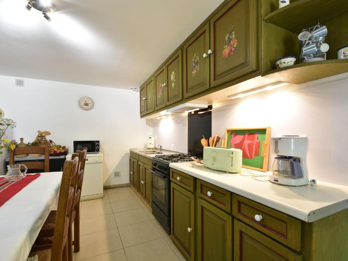 Superb Holiday Home With Private Garden Yvias Exterior photo